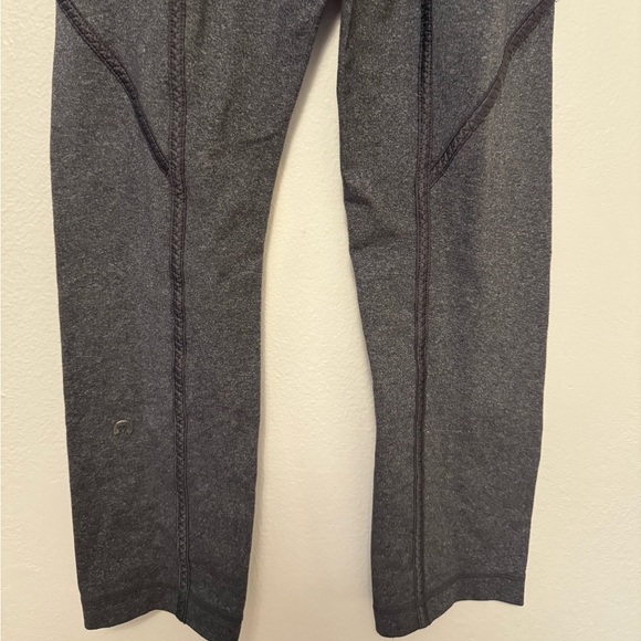 Lululemon Rehearsal Crop Leggings in Heathered Gray Size 2. - Picture 9 of 11